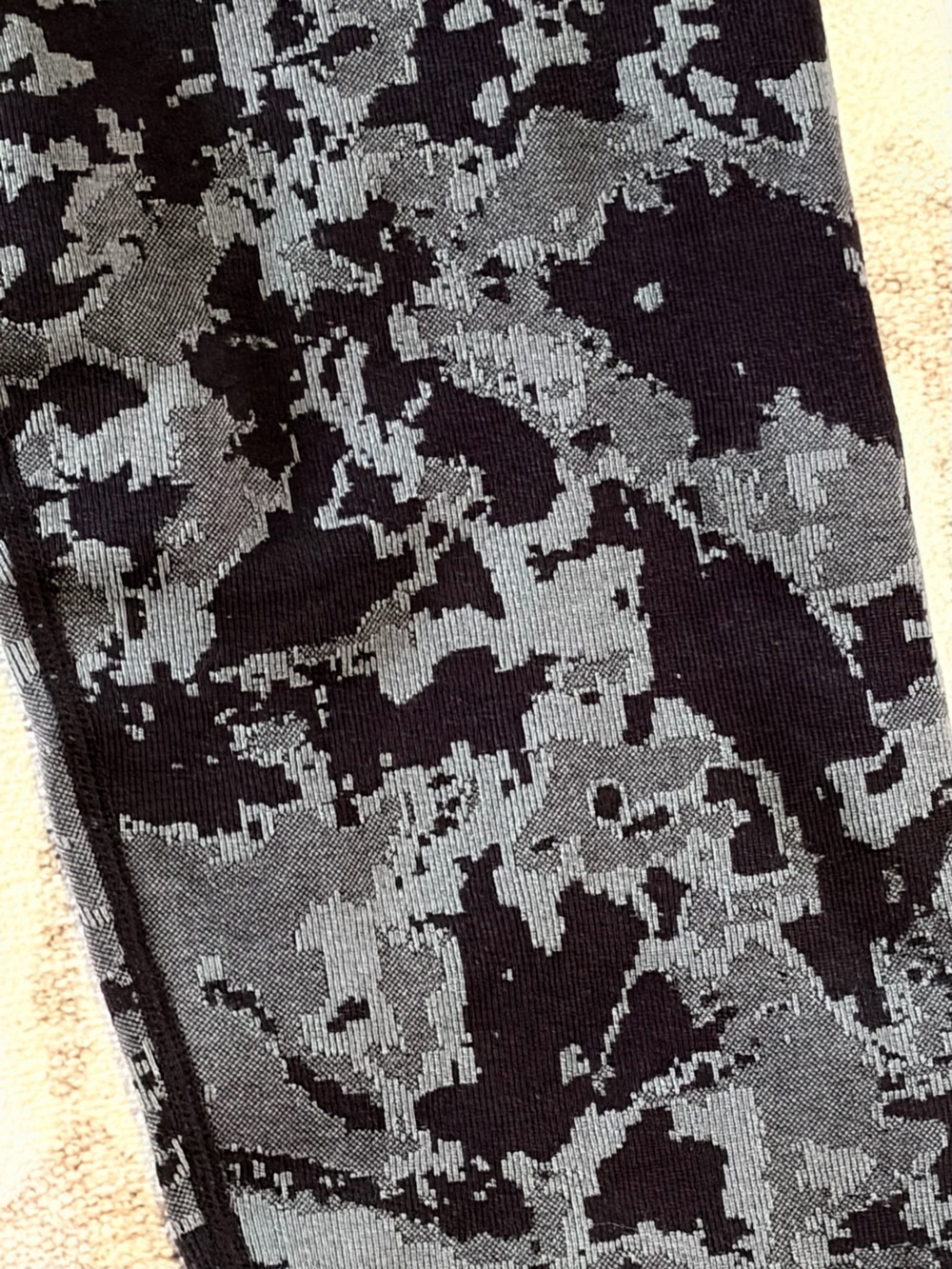 NWOT AnyBody Black Gray Abstract Print High Rise Leggings XL - Picture 7 of 7